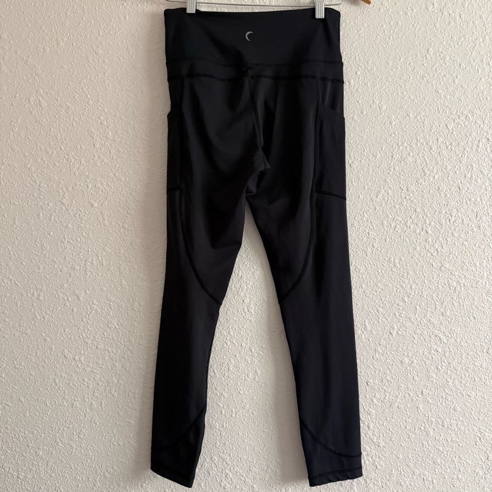Zyia black leggings with pockets size 6-8 (medium) - Picture 3 of 6